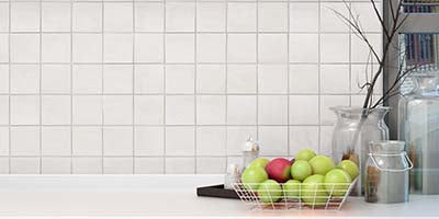 Klassiske hvide vægfliser