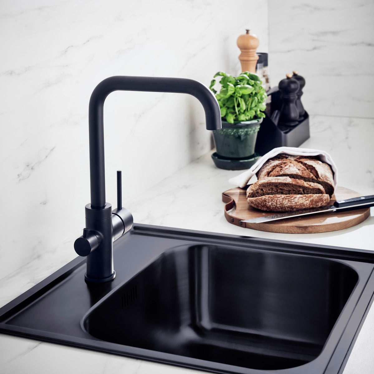 Køkkenarmatur Hafa Stand Sort med Lukning