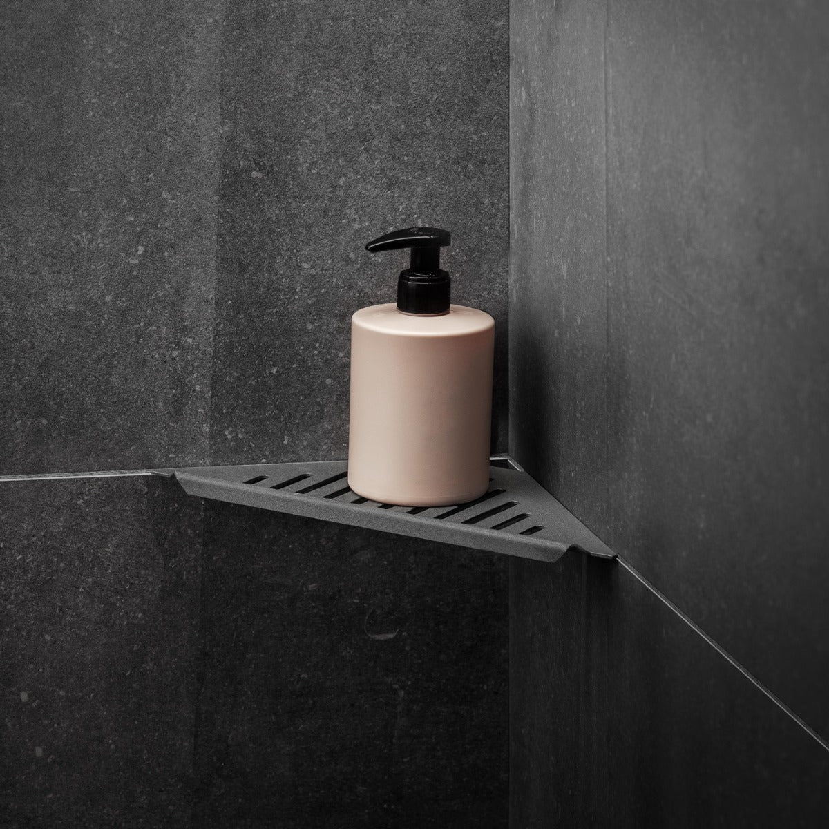 Brusehylde hjørne New York Mørk Granit