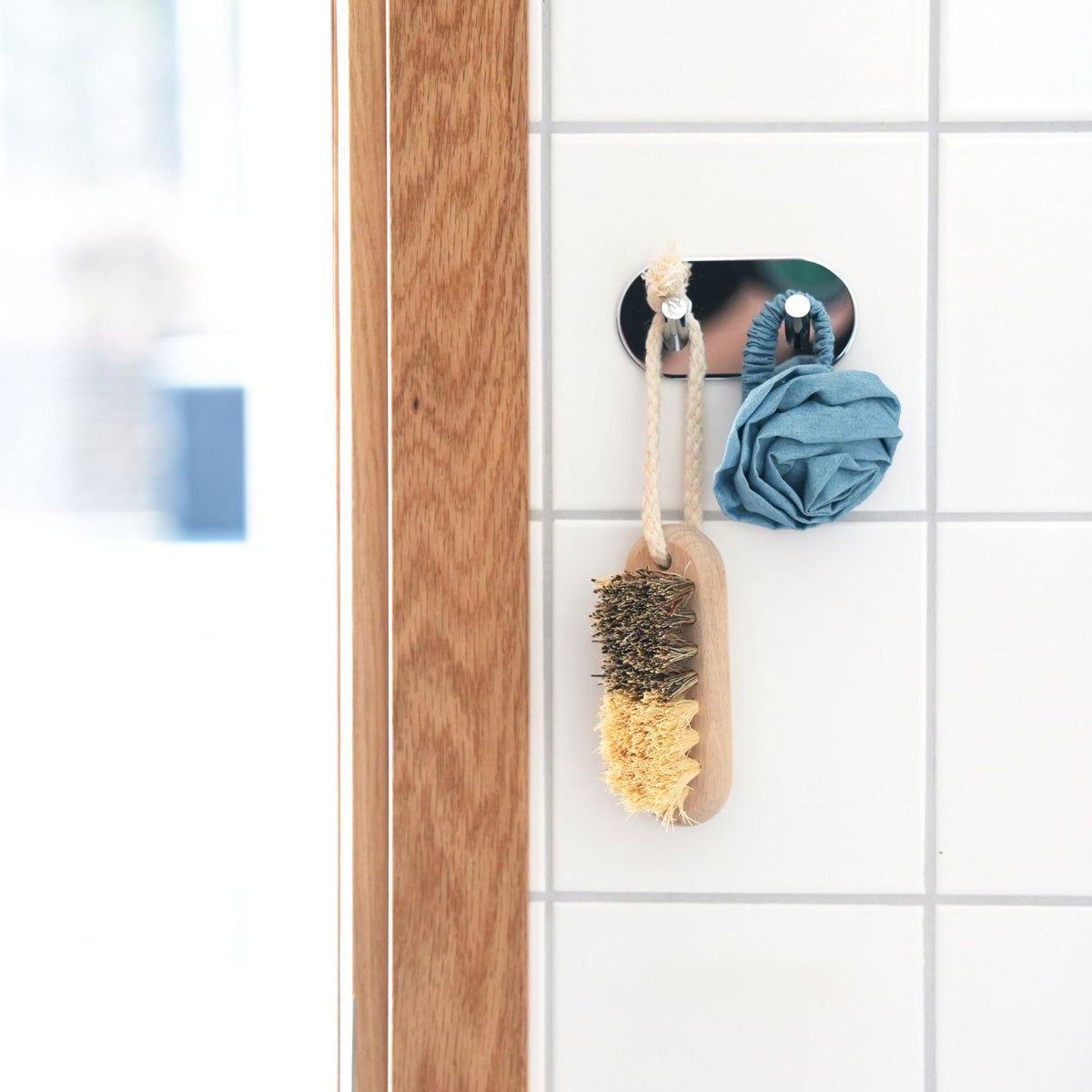 Dobbelkrog Smedbo Selvklæbende Rund Krom Blank