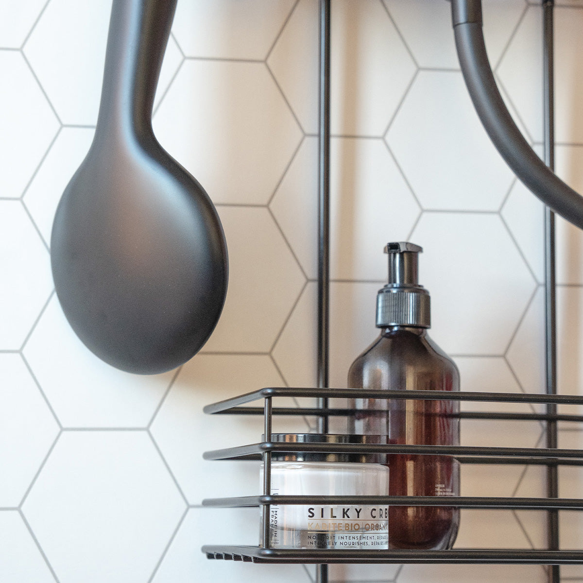 Brusekurv 2-plan Smedbo Sort Mat